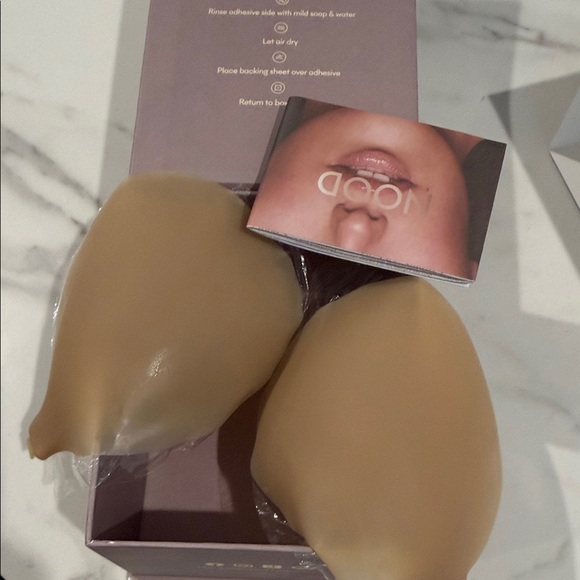 NOOD Ultra Thin Adhesive Bra - Cream - Picture 4 of 6